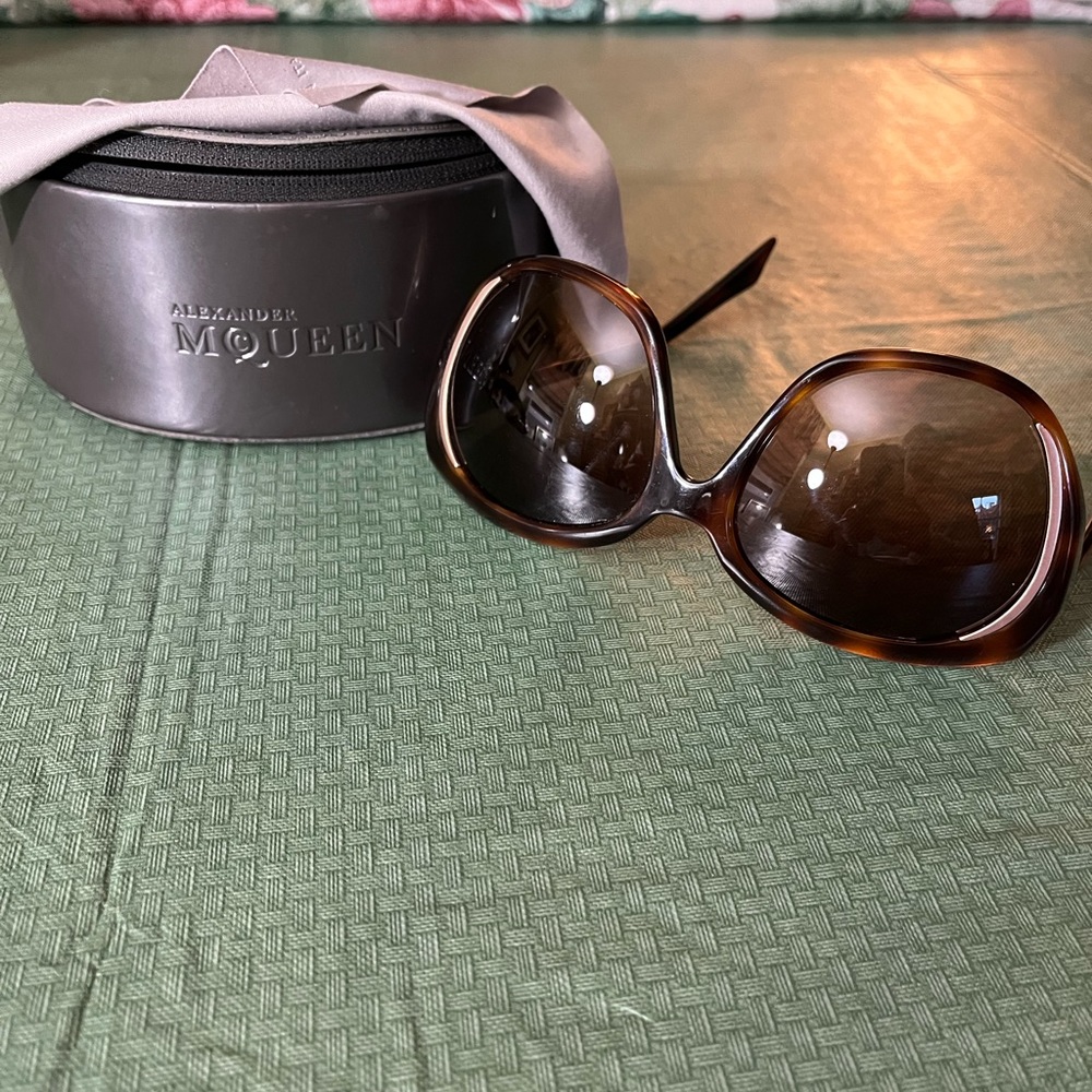 Alexander McQueen Sunglasses with Case - Picture 2 of 6